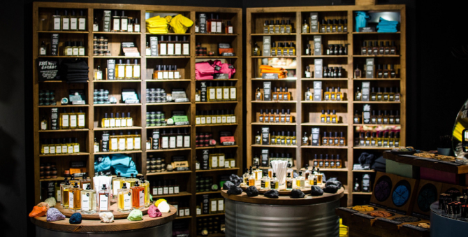 В России на месте Lush появится новая косметическая сеть — Oomph