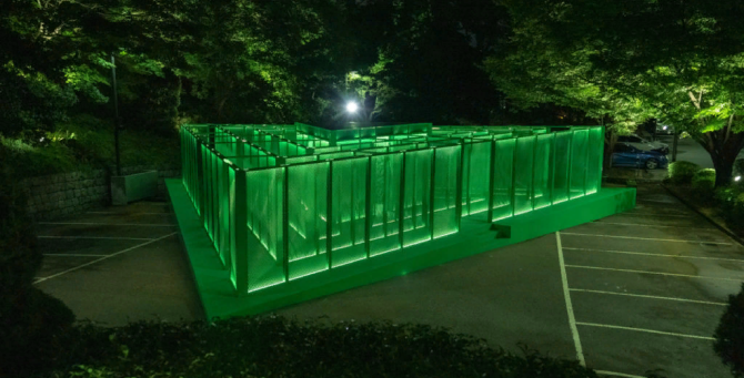 Bottega Veneta создал лабиринт, вдохновленный сериалом «Игра в кальмара»