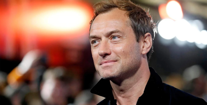 Netflix выпустит мини-сериал «Черный кролик» с Джудом Лоу и Джейсоном Бейтманом