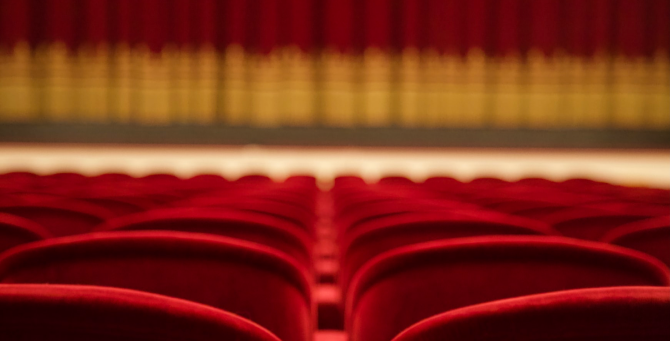 «Война и мир» и «Школа жен»: спектакли — номинанты «Золотой маски» будут показаны в кинотеатрах