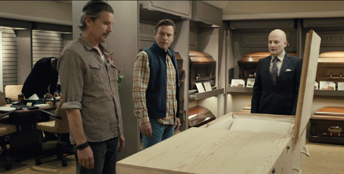 Юэн Макгрегор и Итан Хоук играют братьев в трейлере фильма «Рэймонд и Рэй»