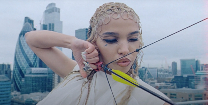 FKA Twigs перерождается в клипе на трек «Meta Angel»