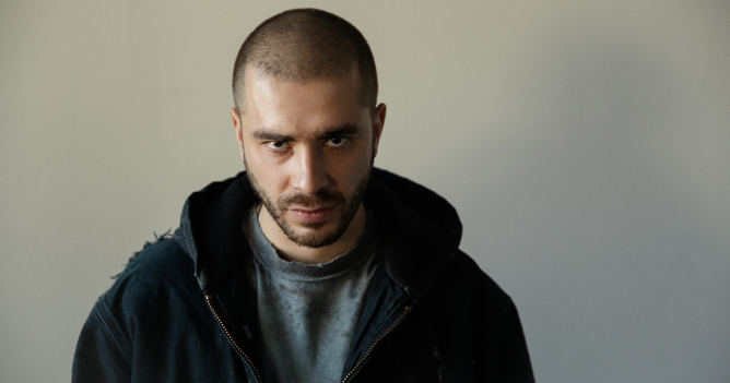 Хаски анонсировал новый альбом в клипе на сингл «Заложник»