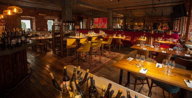 Гастробар Blush отмечает первый юбилей в стиле казино