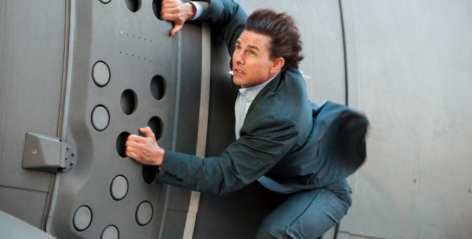 Создатели фильма «Миссия: невыполнима» показали, как снимался трюк Тома Круза в новой части франшизы