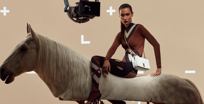 Белла Хадид и Джордан Данн снялись в кампании сумок Burberry