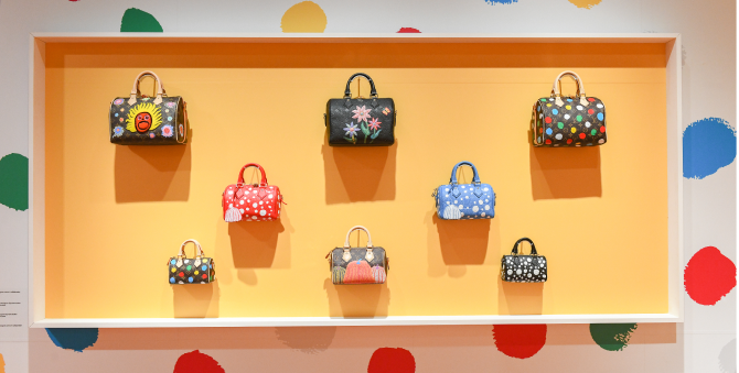 Louis Vuitton открывает выставку работ Яей Кусамы и Такаши Мураками