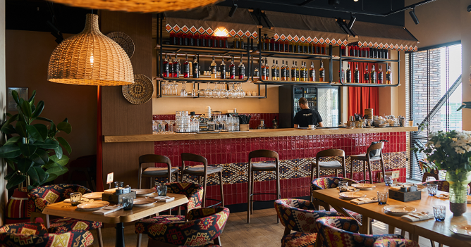 На Новой Риге в Москве открылся новый фудхолл Bazaar