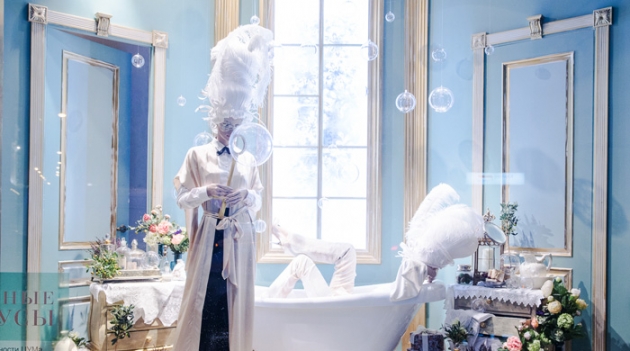 ЦУМ украсил витрины в стиле барокко