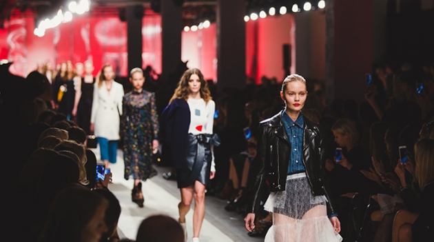 Прямая трансляция \"ЦУМ Fashion Show\" на Buro 24/7