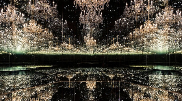 Яей Кусама создала три новые зеркальные комнаты