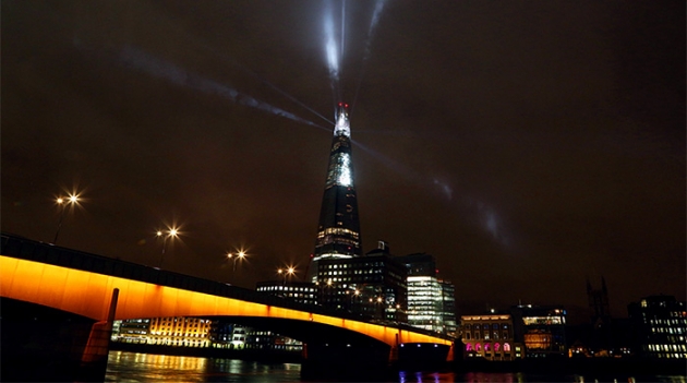 На лондонском небоскребе \"Осколок\" появилась световая инсталляция
