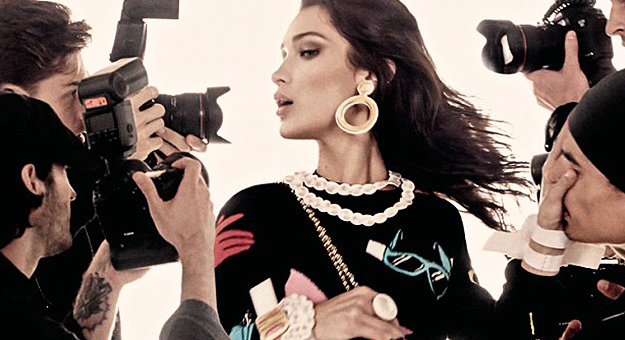 Джиджи и Белла Хадид на первых кадрах со съемок Moschino