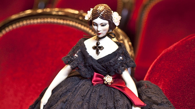 Дизайнеры создали 44 куклы для благотворительного аукциона UNICEF