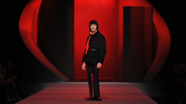 Джон Гальяно заплатит своим бывшим работодателям по доллару