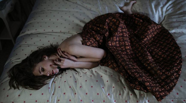 Анна Шепелева в новогоднем лукбуке Aizel.ru