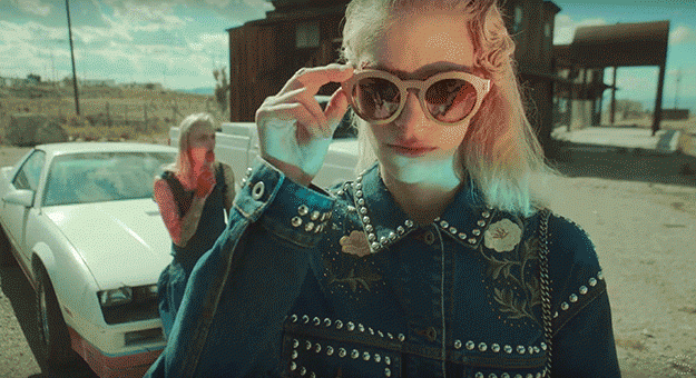 Клоуны и атомные бомбы в новом видео Stella McCartney