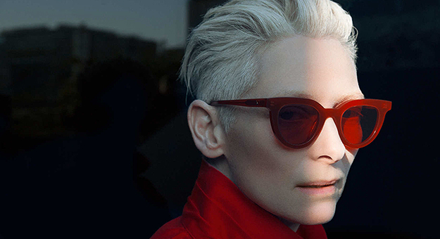 Тильда Суинтон выпустила коллекцию очков