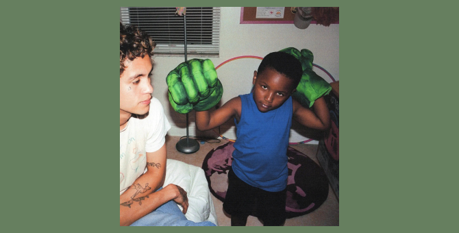 Доминик Файк из «Эйфории» вспоминает юность в клипе на трек «Dancing in the Courthouse»