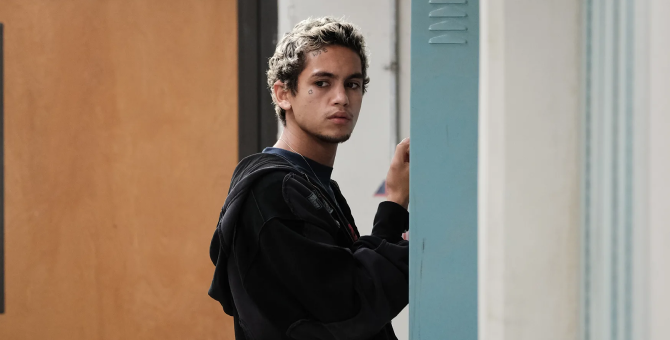 Доминик Файк из «Эйфории» выпустил тизер нового альбома «Sunburn»