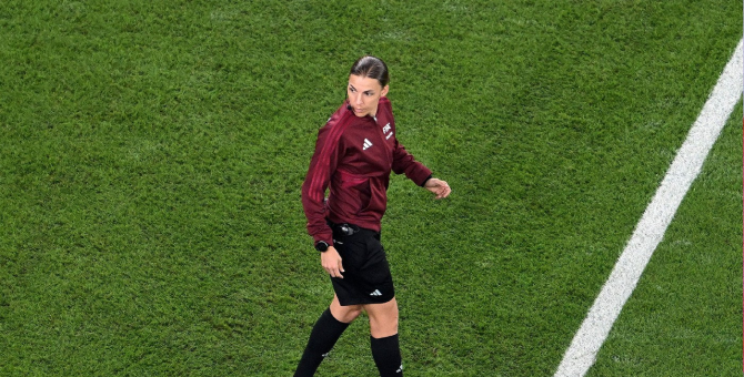 Женщина впервые станет арбитром матча чемпионата мира по футболу