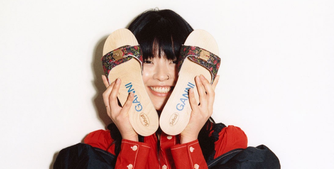 Ganni выпустил коллаборацию с Dr. Scholl's