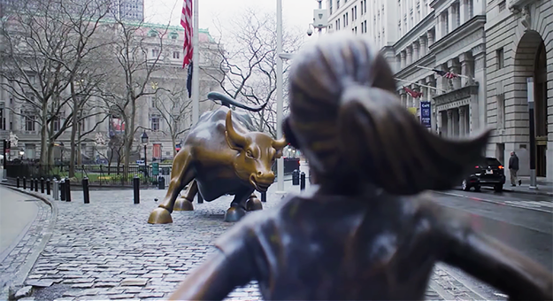 На Манхэттене установили памятник «бесстрашной девочке»