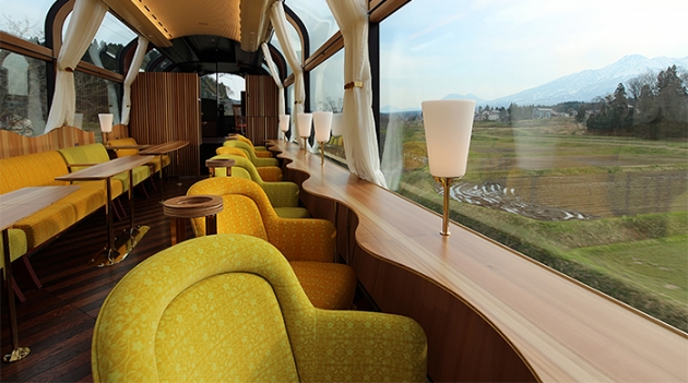 Красота, да и только: панорамный поезд