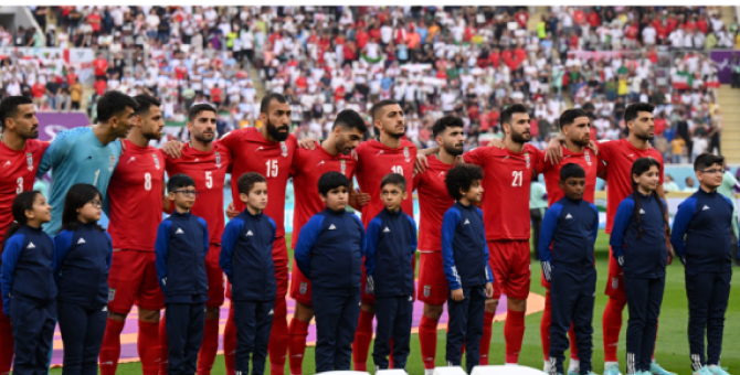Футболисты сборной Ирана в знак протеста не спели гимн страны перед матчем ЧМ-2022