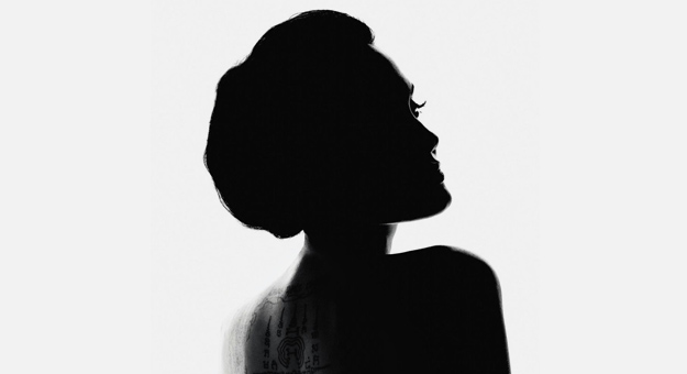 Анджелина Джоли снялась в видео Теренса Маллика для Guerlain