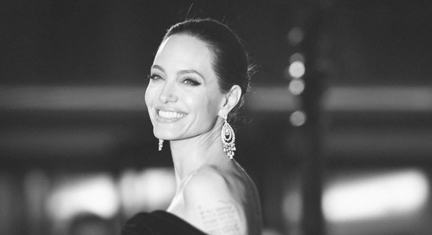 Анджелина Джоли снимется в фильме о родителях Питера Пэна и Алисы