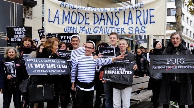 Сотрудники дома Jean Paul Gaultier вышли на демонстрацию