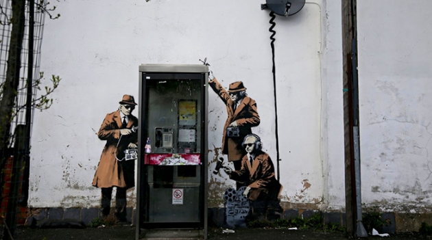 Бэнкси признался в создании \"Шпионской будки\"