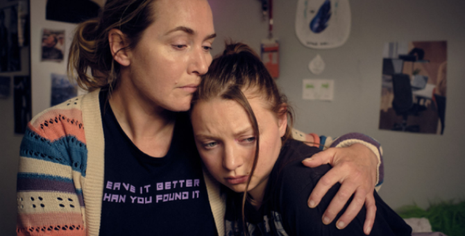 Появился первый кадр из фильма «Я — Рут» с Кейт Уинслет и ее дочерью