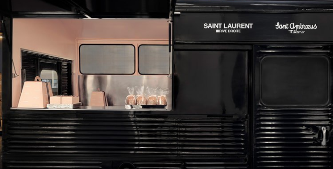 Saint Laurent Rive Droite открыл фургон с мороженым возле бутика в Париже