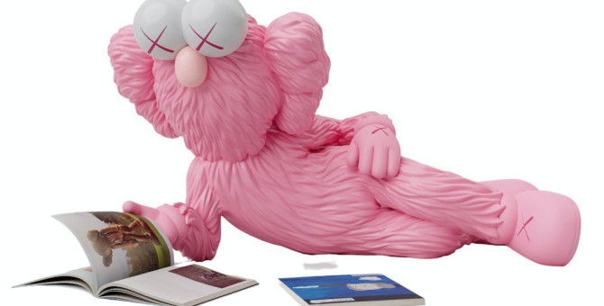 Uniqlo в коллаборации с художником Kaws выпустит капсулу