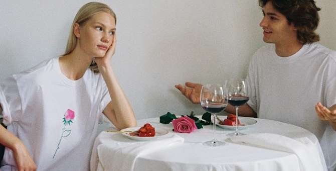 Around Clothes & Knitwear представил коллаборацию с художником Сашей Посох