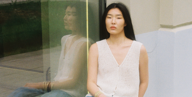 Бренды Blizhe и Love To Knit выпустили в коллаборации вязаный топ