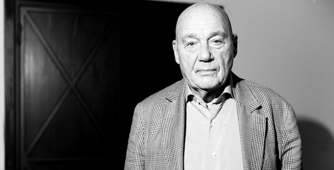 В «Современнике» показали спектакль «Мам, а кто это на фото?»