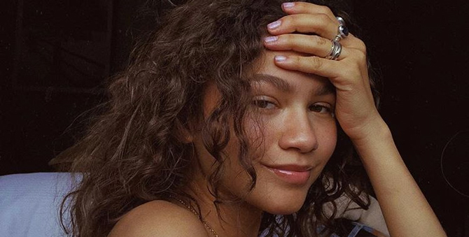 Зендая ищет себя в трейлере нового сериала «Эйфория»