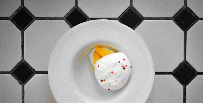 В «Цветном» открылось летнее пространство Casa Corona