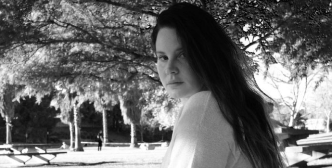 Лана Дель Рей поделилась неизданным ранее треком «Say Yes To Heaven»