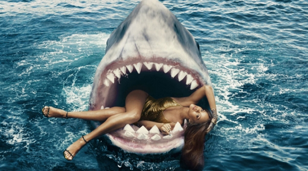 Рианна плавает с акулами на страницах Harper's Bazaar
