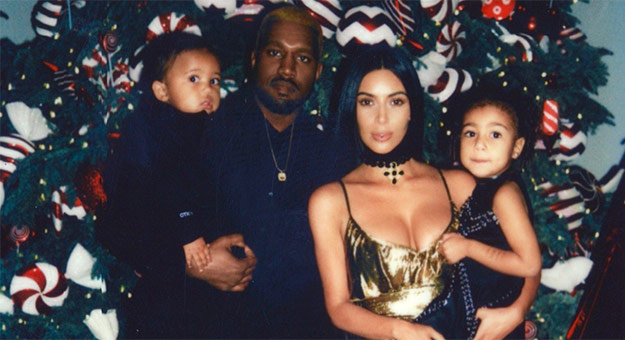 Фото дня: рождественская открытка семьи Кардашьян-Уэст