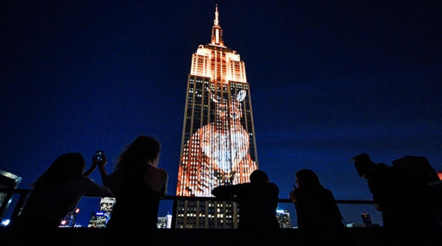 На Эмпайр-стейт-билдинг спроецировали вымирающих животных