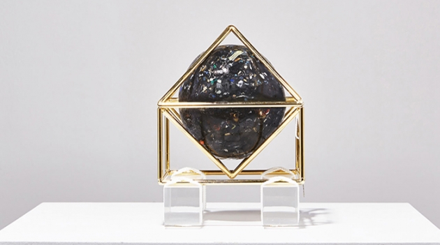 Предметы роскоши из непереработанного пластика от Swine Studio