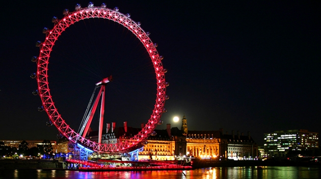 Колесо обозрения London Eye сменило цвет и название
