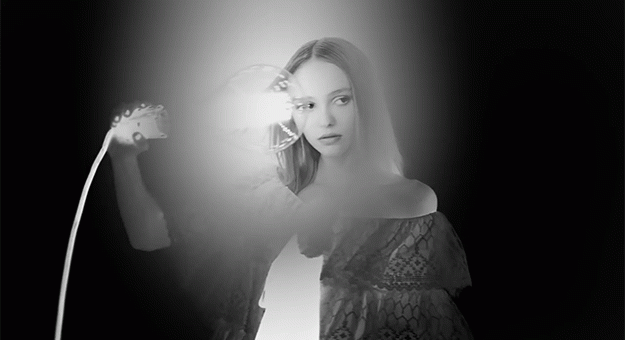 Полная версия: Лили-Роуз Депп в новой кампании Chanel