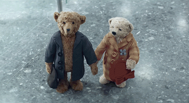 Видео дня: плюшевые медведи в аэропорту Хитроу