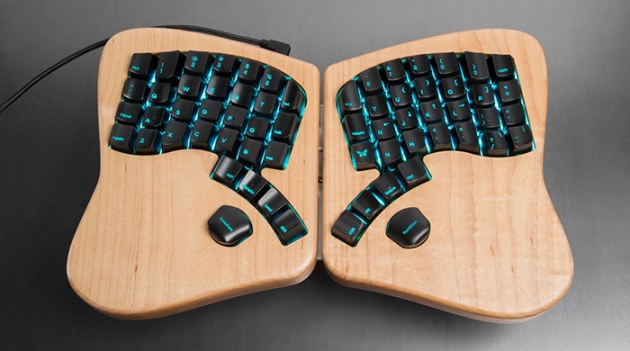 Model 01: клавиатура из алюминия и клена